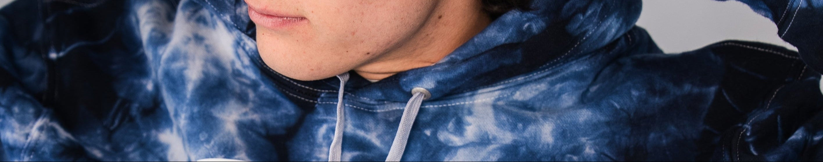 Hoodie ¡QUE CHILLE! Tie Dye Blue