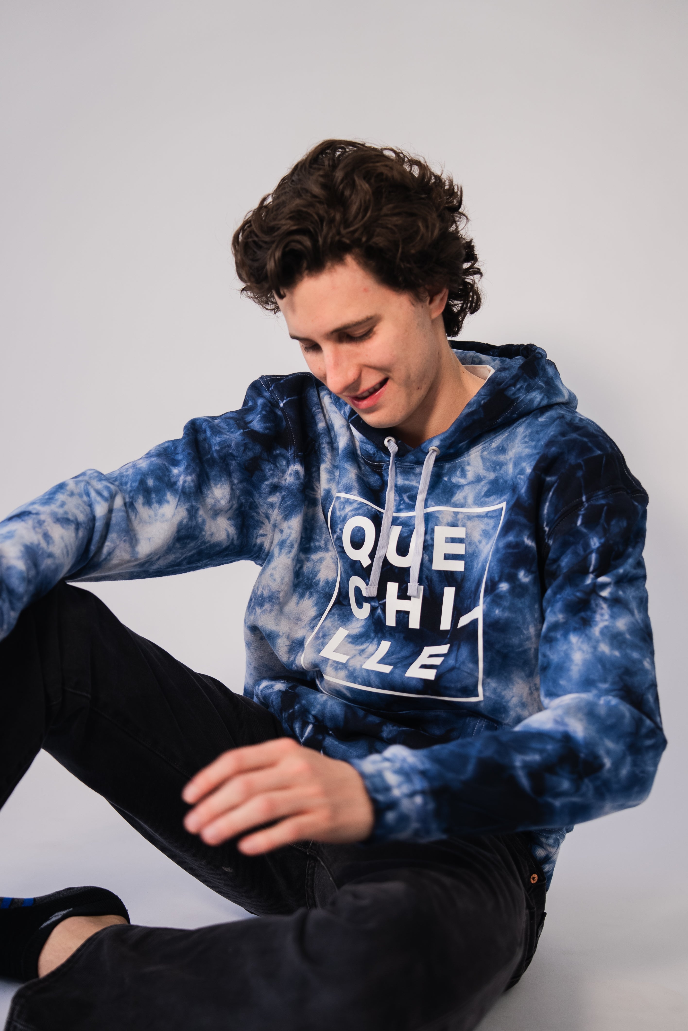 Hoodie ¡QUE CHILLE! Tie Dye Blue