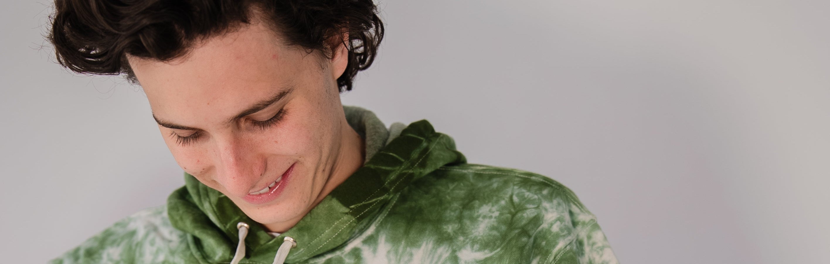 Hoodie ¡QUE CHILLE! Tie Dye Green